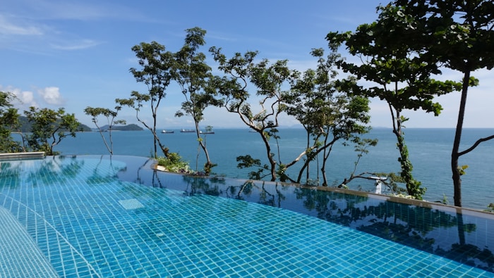 Mineral bath and thermal pool